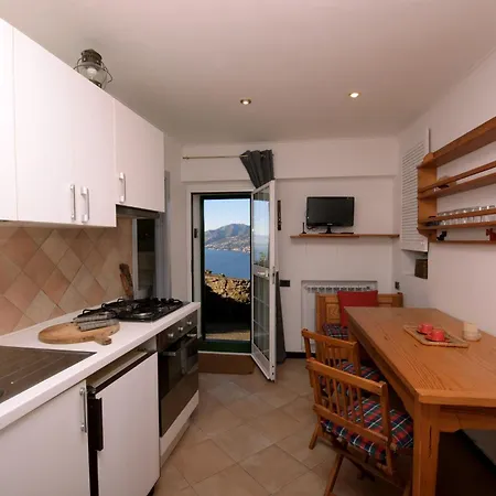 Hikers' Nest With Sea View * San Rocco (Genoa)