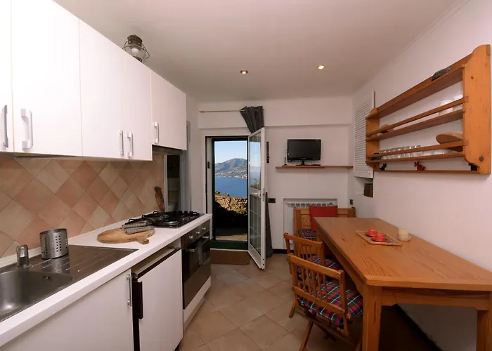 Hikers' Nest With Sea View * San Rocco (Genoa)